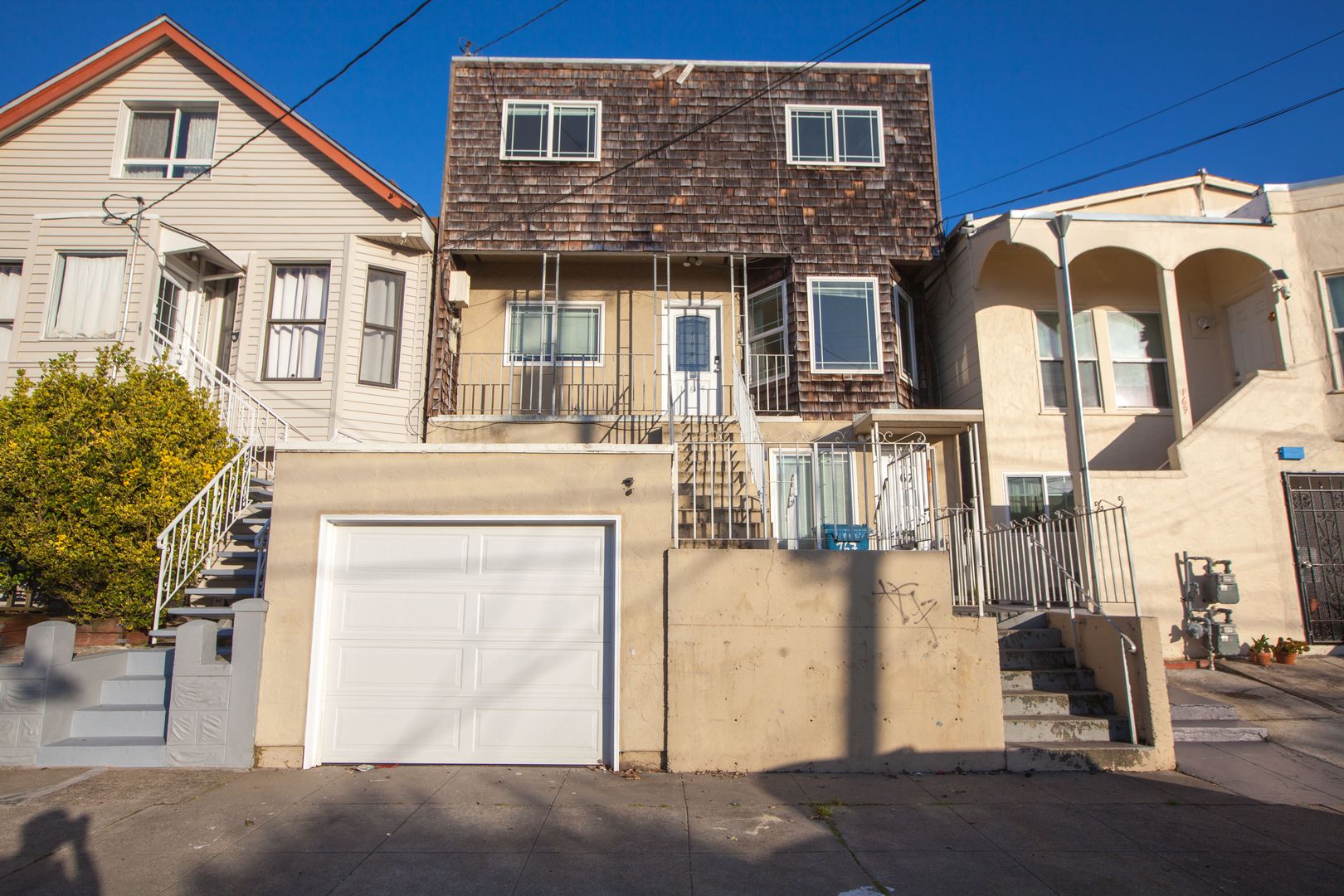 Daly City Apartment: 165-167 Miriam St