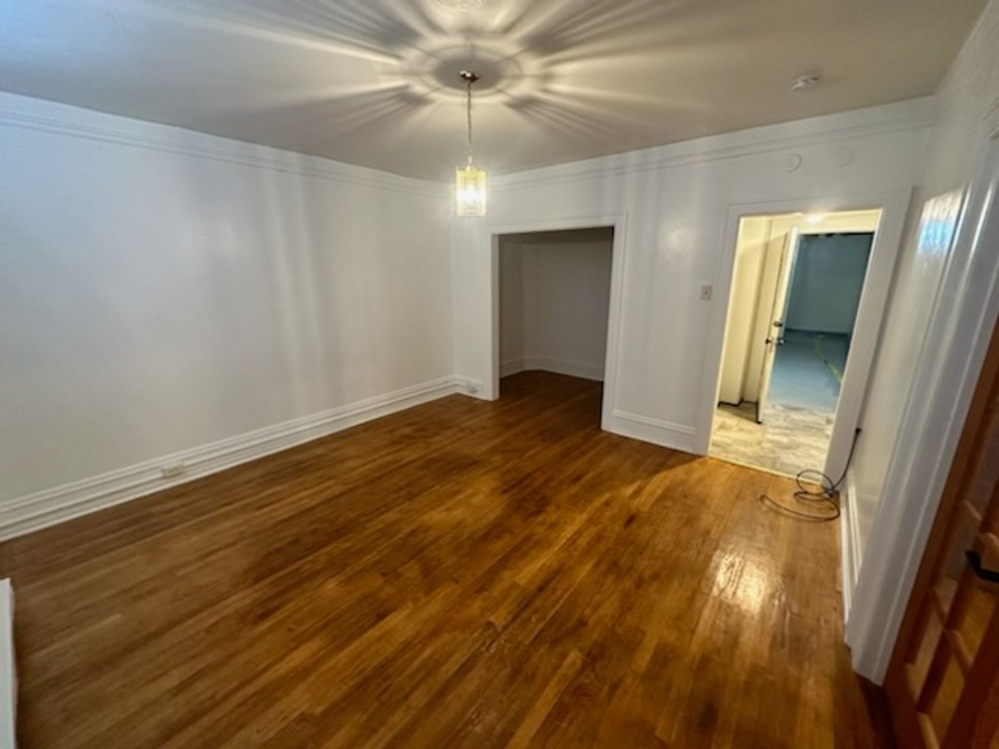 Livingston Apartment: 219 W. Callender Street