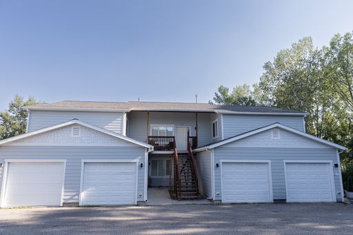 Bright & Convenient Townhouse Living! – photo 1