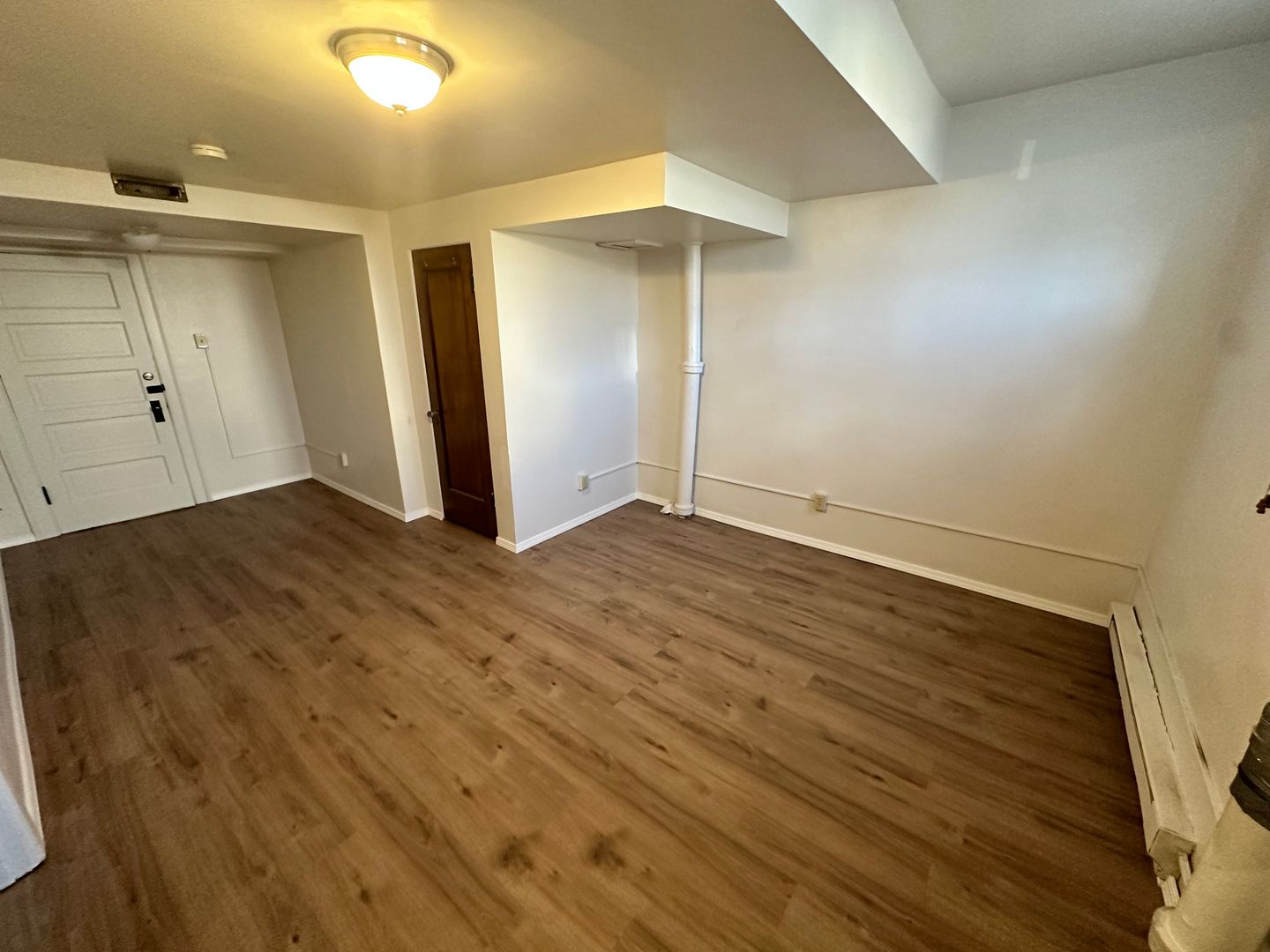 Livingston Apartment: 219 W. Callender Street