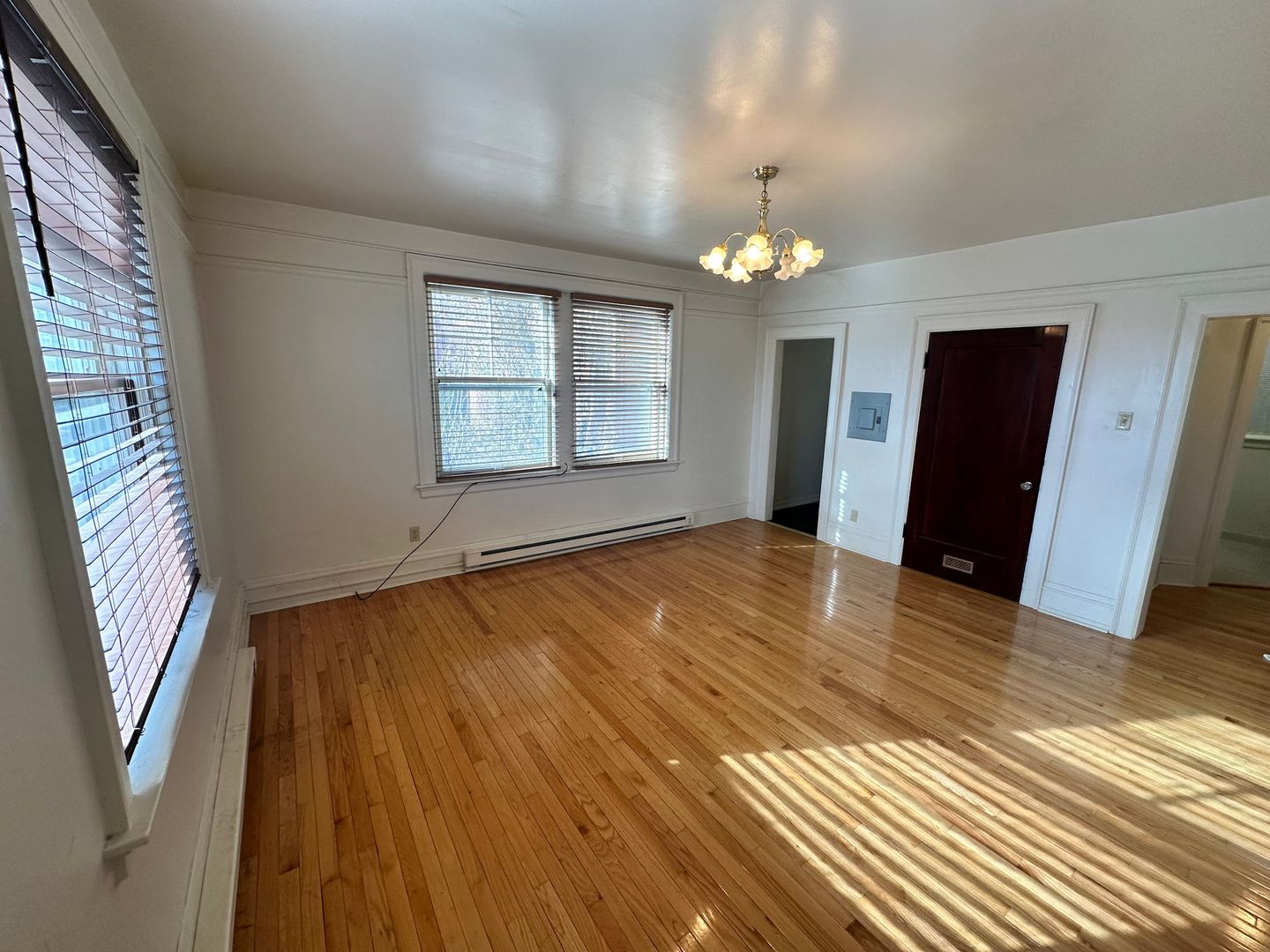 Livingston Apartment: 219 W. Callender Street