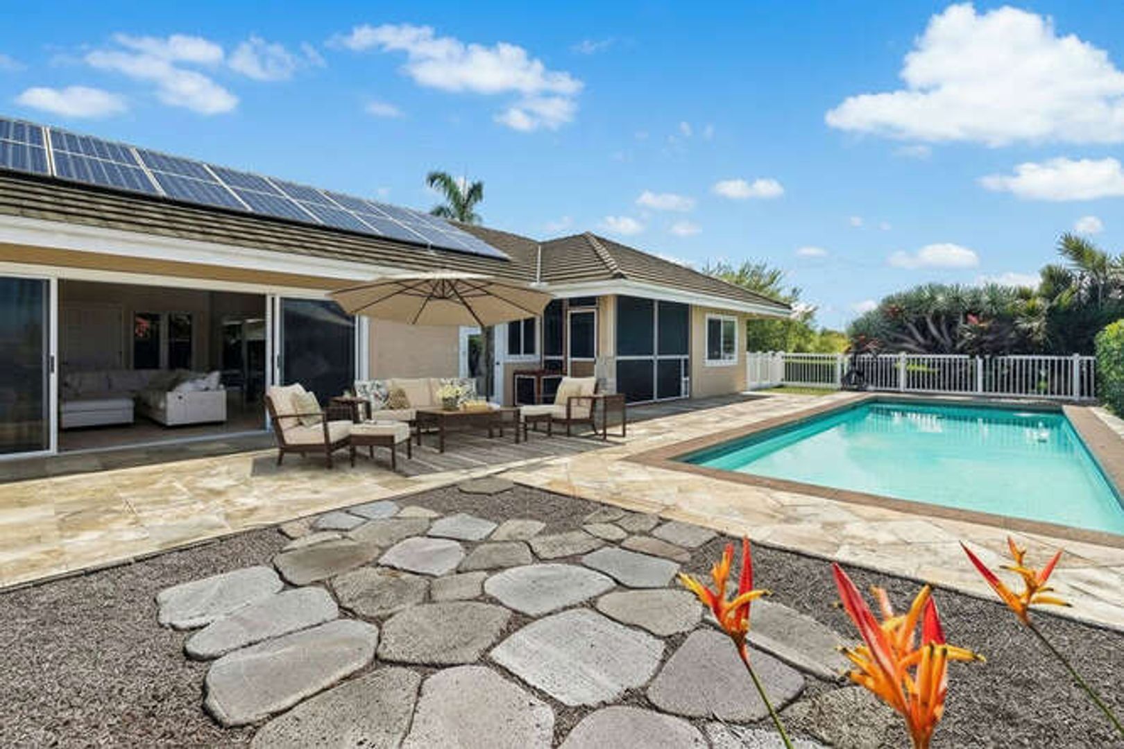 Kailua Kona House: 75-5608 Hienaloli Road