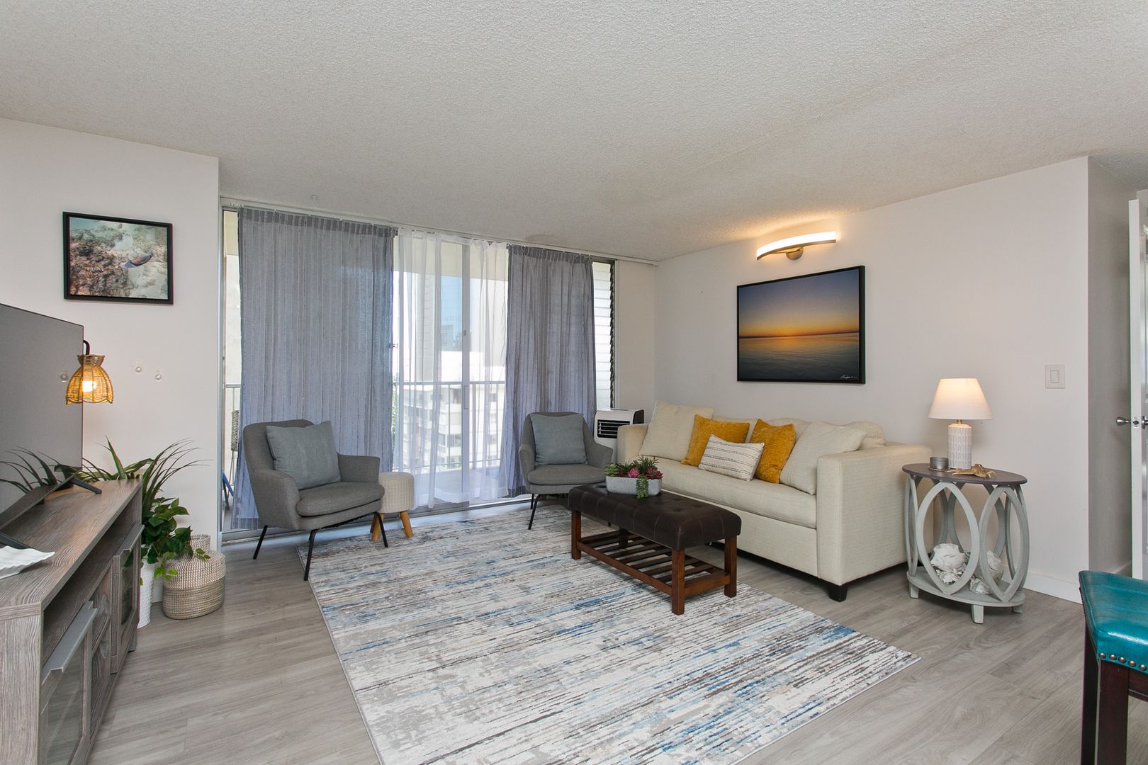 Honolulu House: 440 Lewers Street #1001