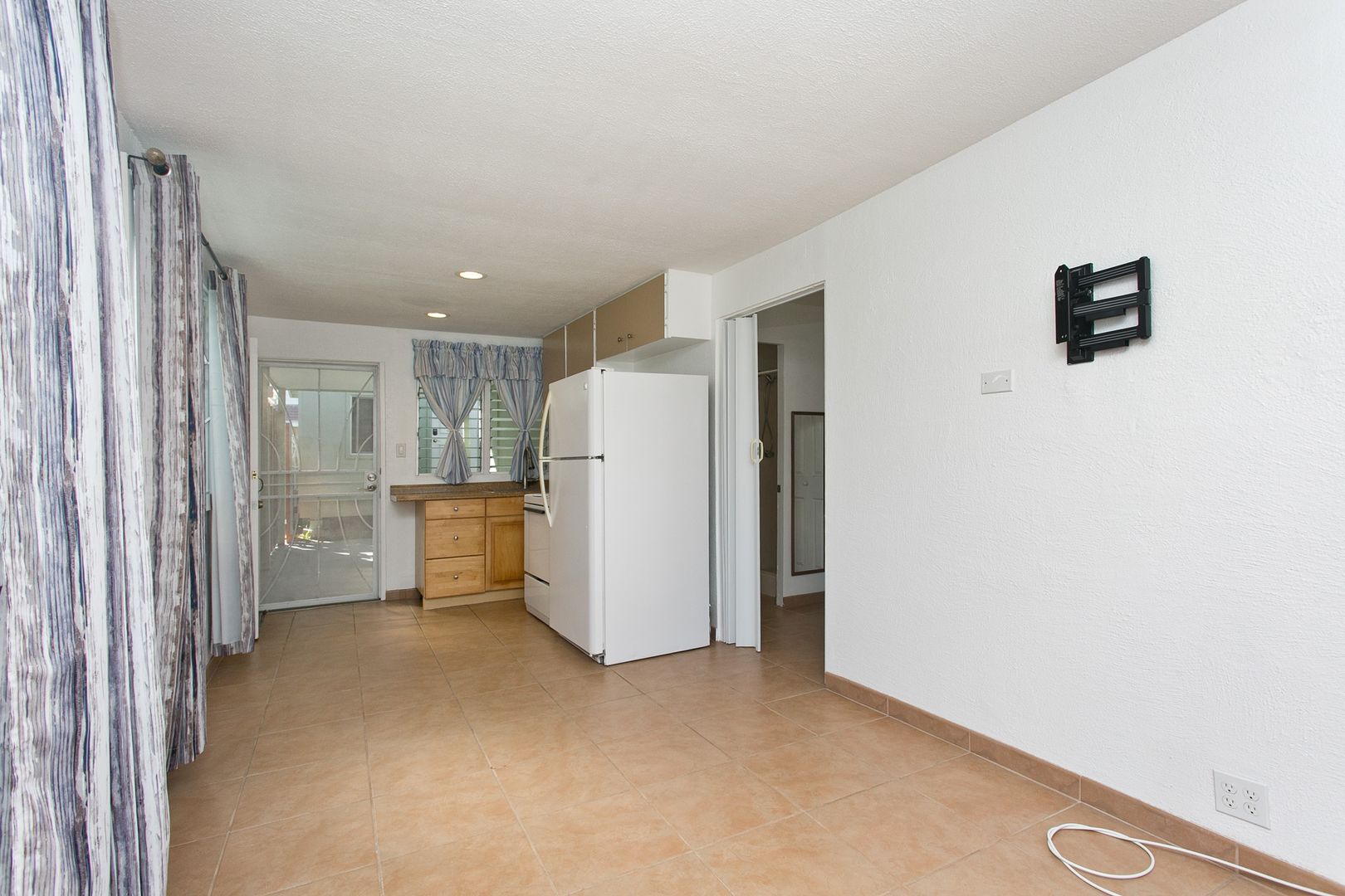 Kailua Apartment: 436 Hualani Street