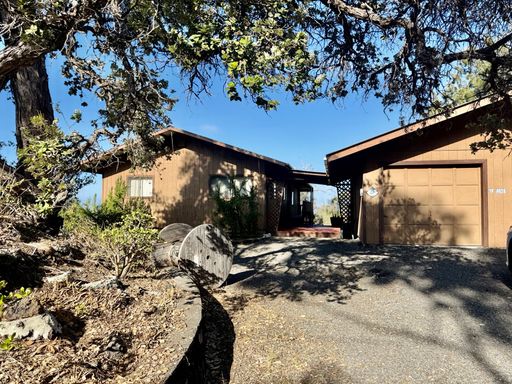 Experience comfort in this charming 3 bed, 2 bath rental home with a wood-burning stove, sunken jacuzzi bathtub, and screened back lanai. Your peaceful retreat awaits!