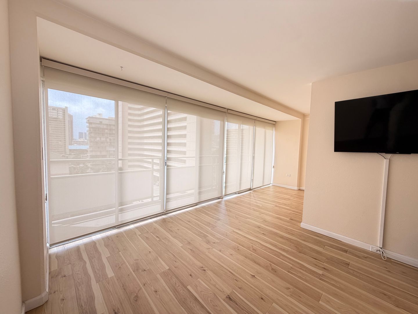 Honolulu Condo: 445 Kaiolu St. #1006