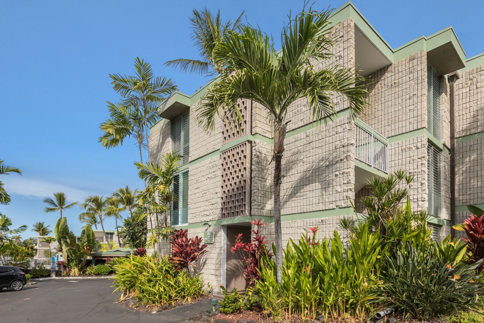 Kailua Kona Condo: 75-6016 Alii Drive 310