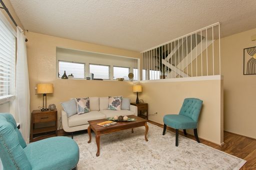 Beautiful 3 bedroom 1 1/2 bath townhome in Pearl City w/2 parking side by side