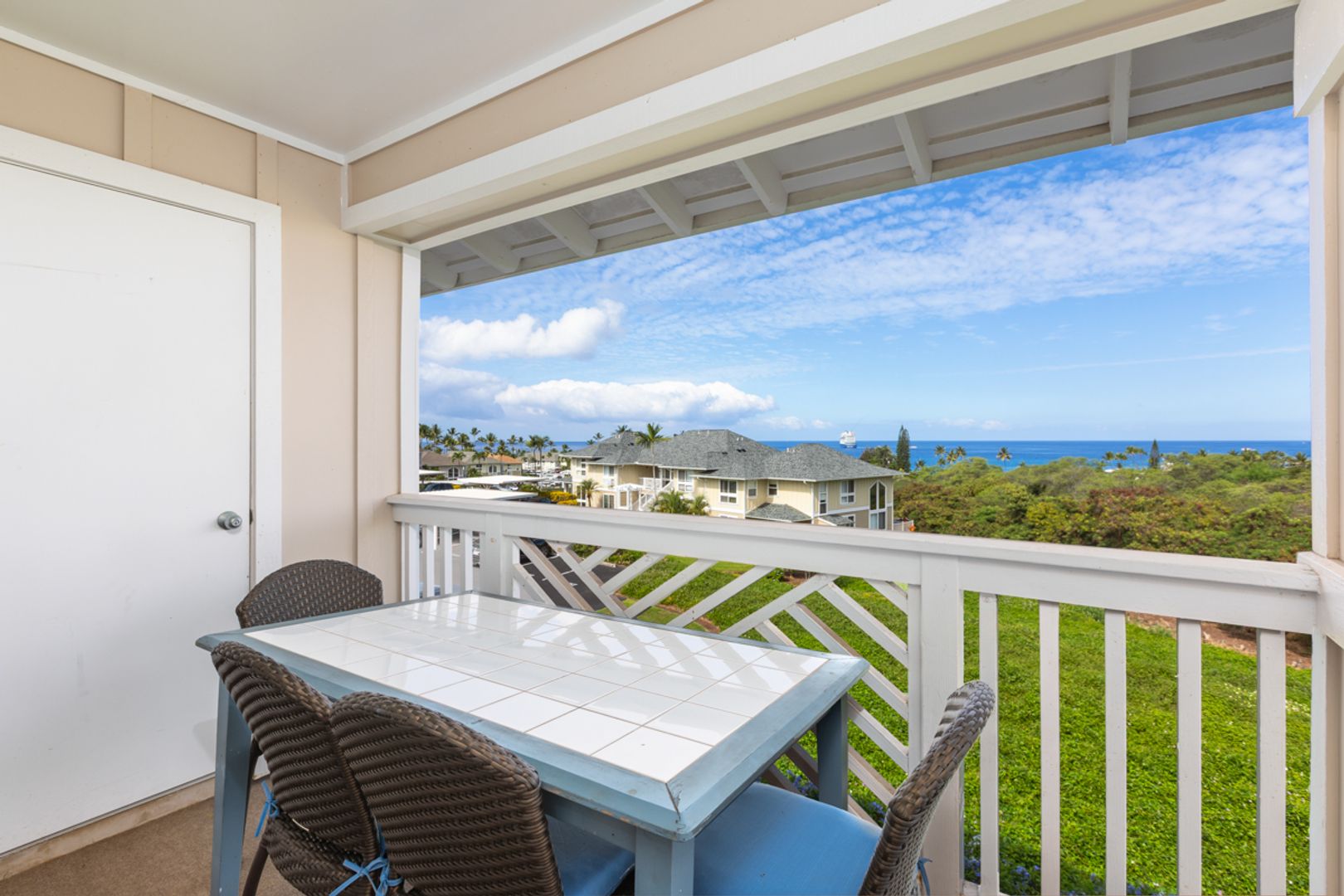 Kailua-Kona House: 75-6009 Alii Drive, Apt L22