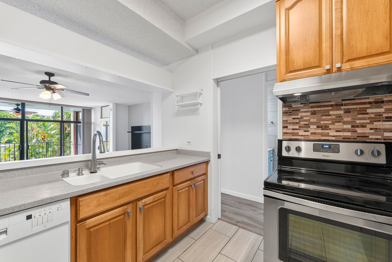 Kailua Condo: 1030 Aoloa Pl, #209B