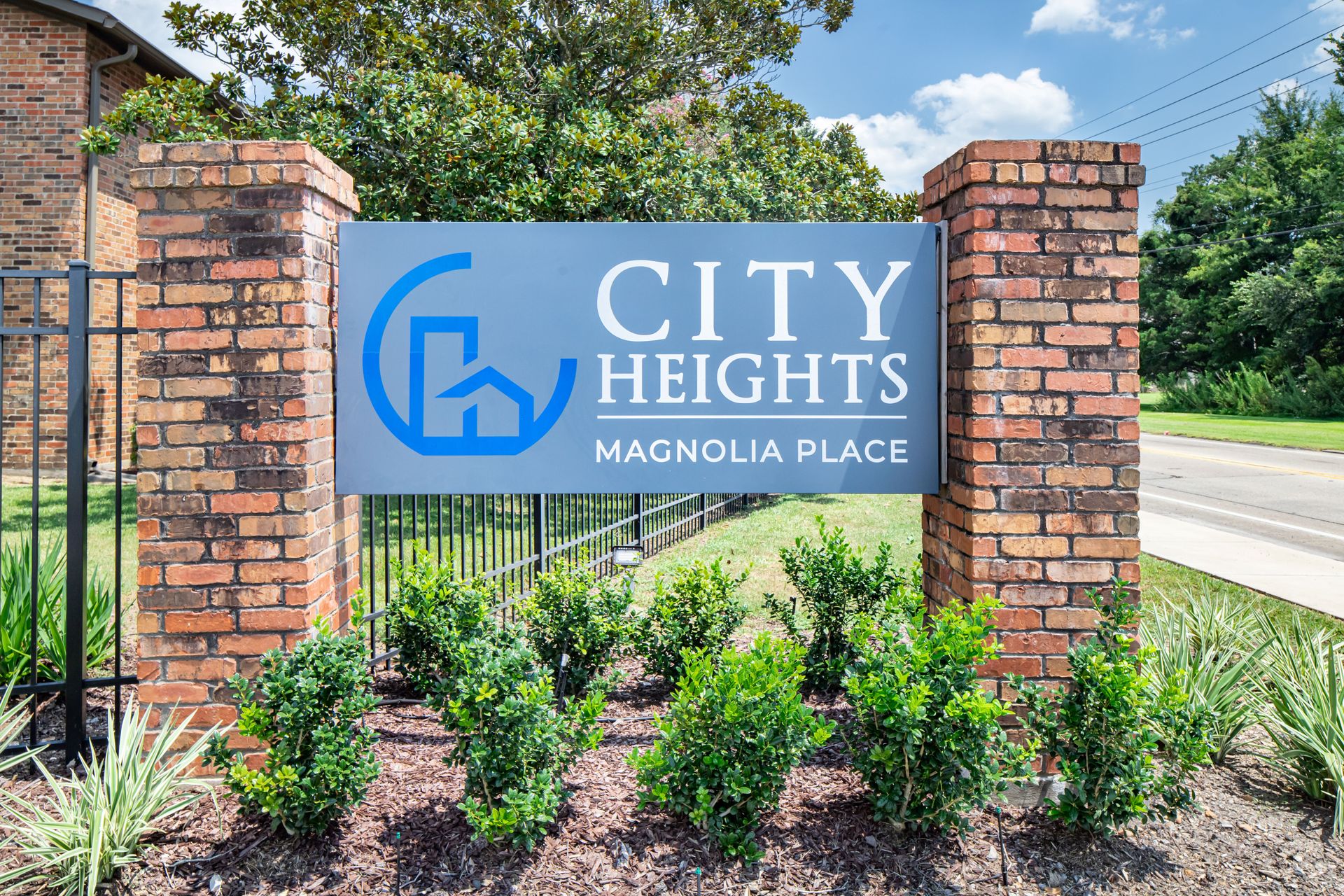 New Iberia Apartment: 1001 East Dale St.