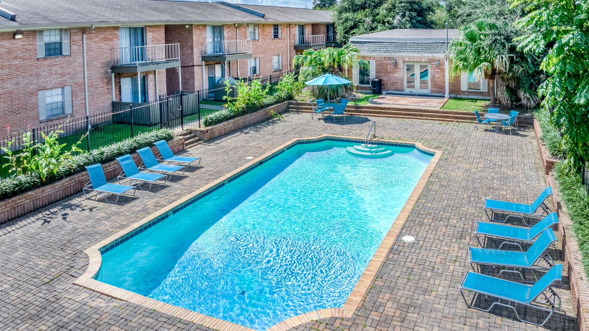 Gretna Apartment: 1901 Lafayette St.