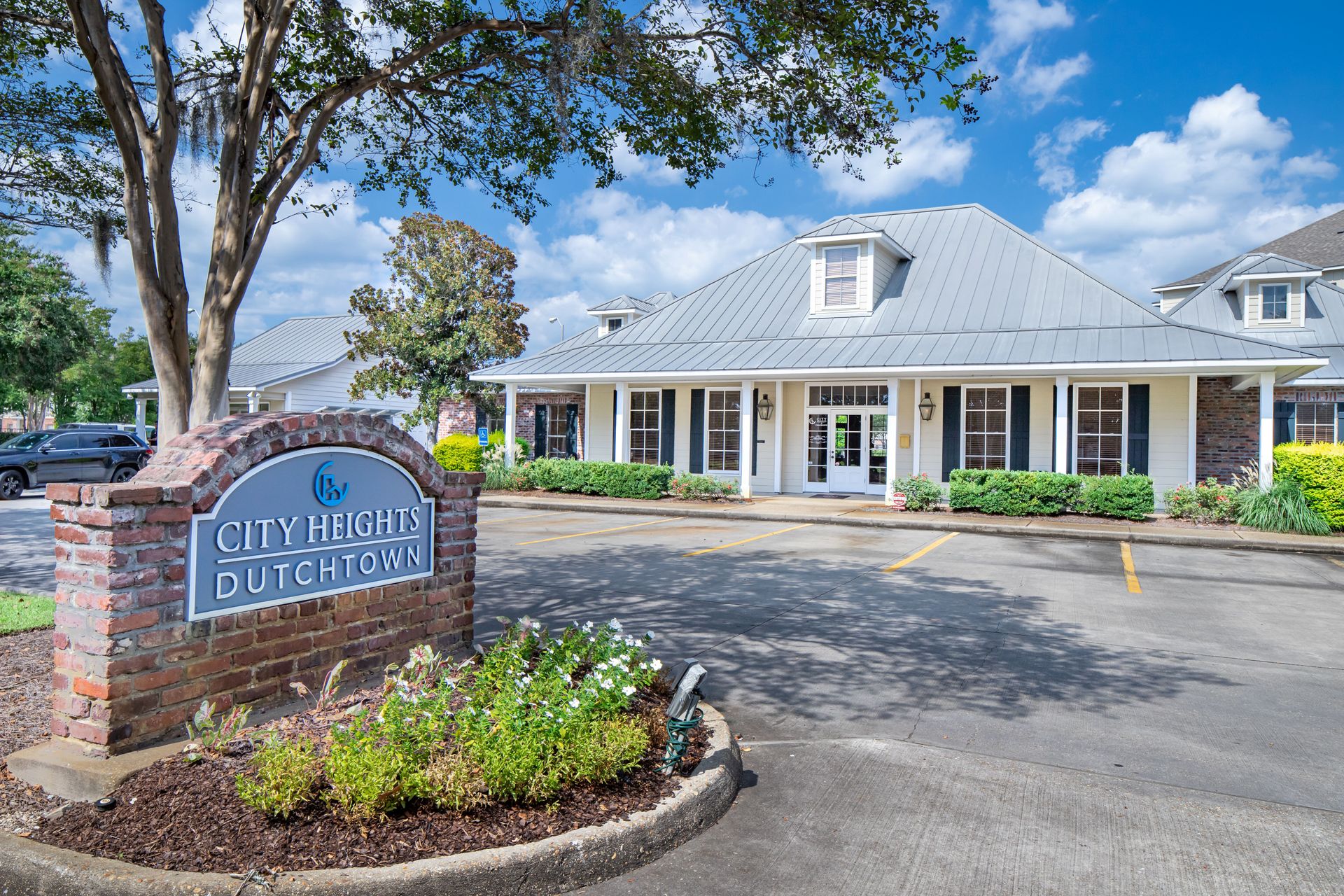 Gonzales Apartment: 13170 Dutchtown Point Ave.