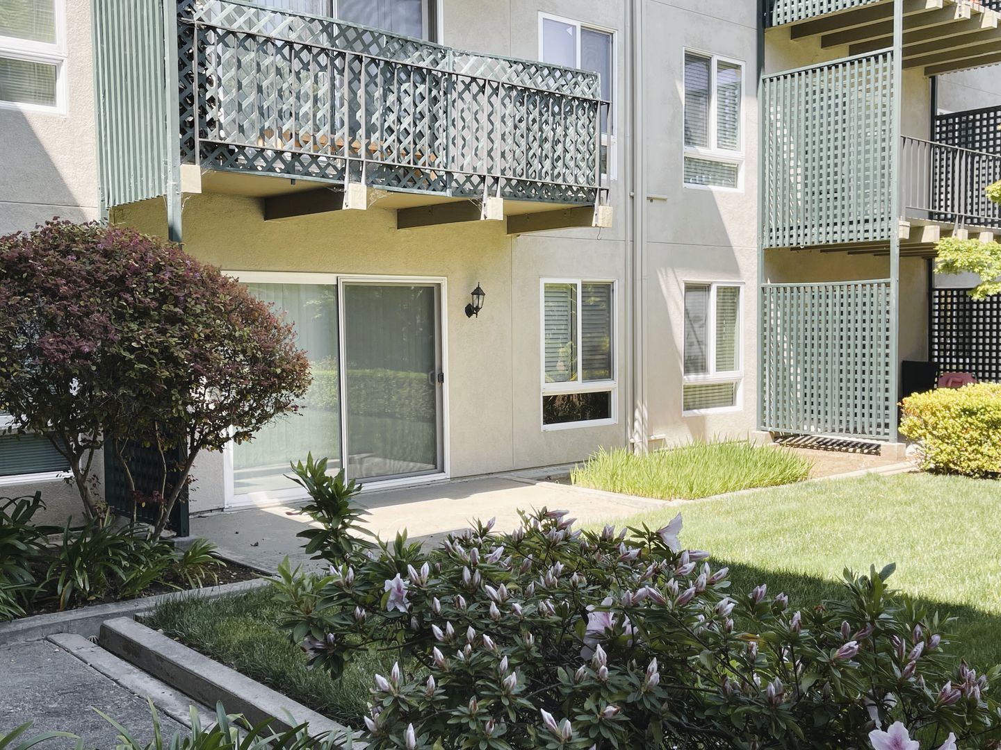San Mateo Condo: 902 Peninsula Ave, #207