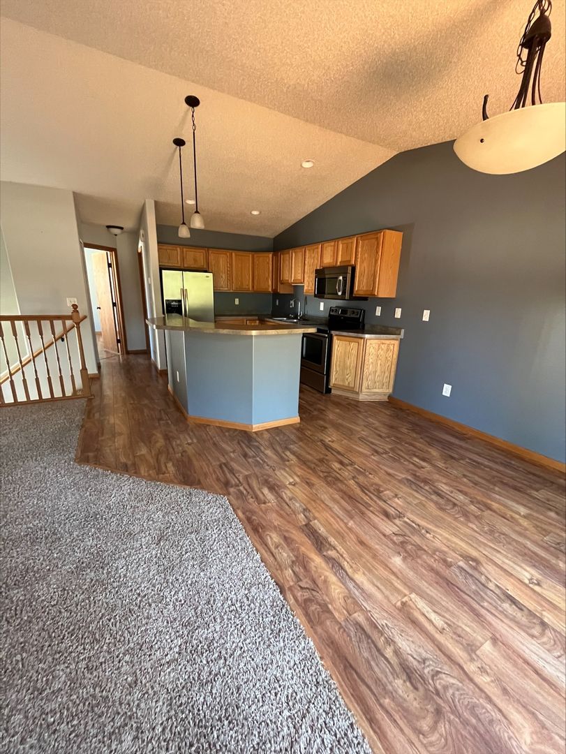 Moorhead House: 3433 15th St S