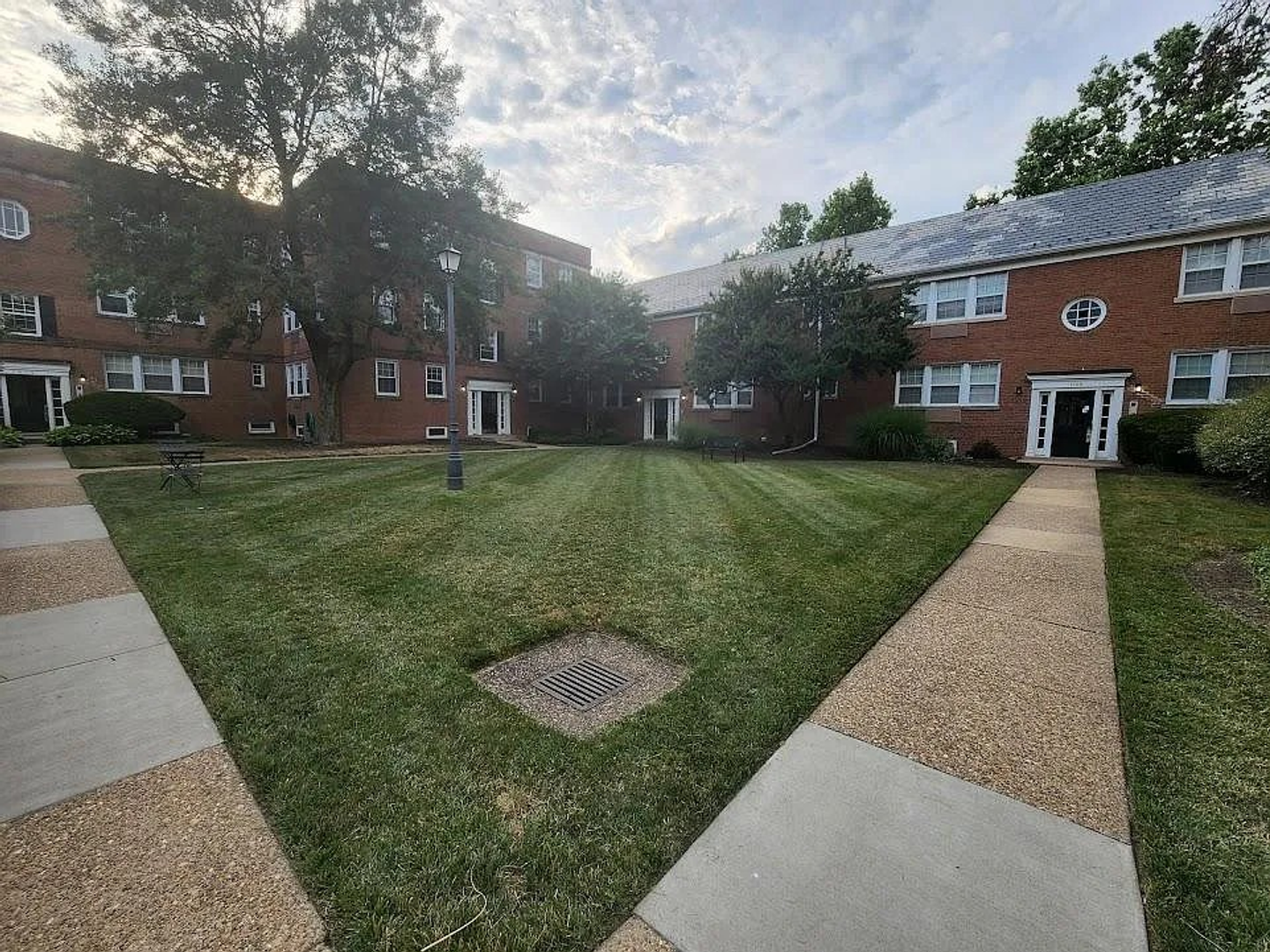 Alexandria Condo: 1814 W. Abingdon Dr