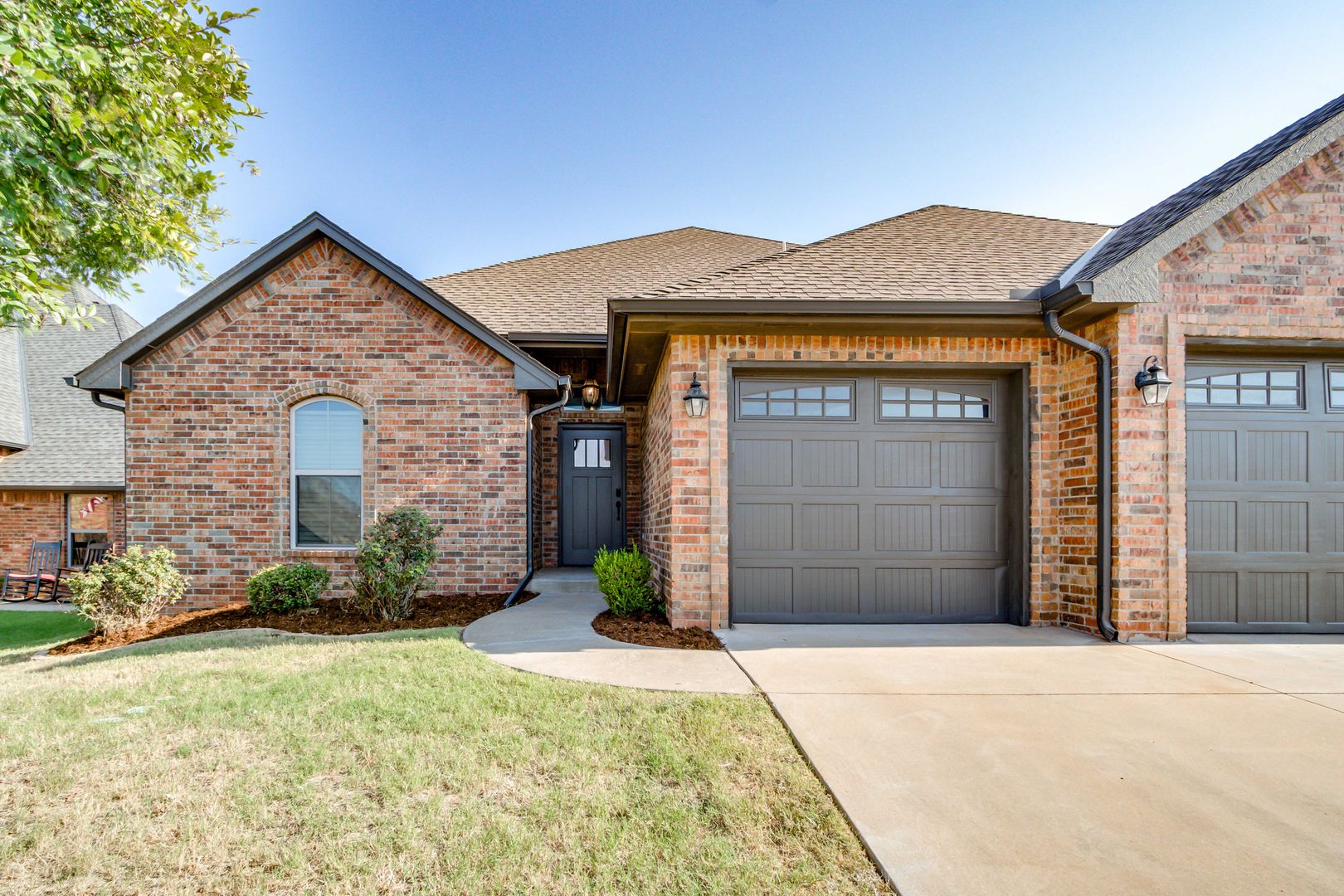 Edmond House: 6133 Oxnard St