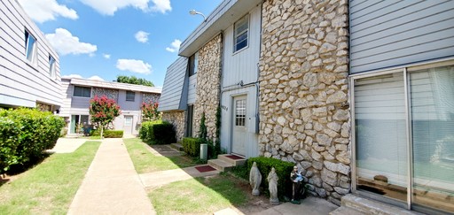 1 Bedroom 1 Bath Condo *NW Expressway*******SECTION 8 APPROVED PROPERTY****SPRING SPECIAL – photo 1