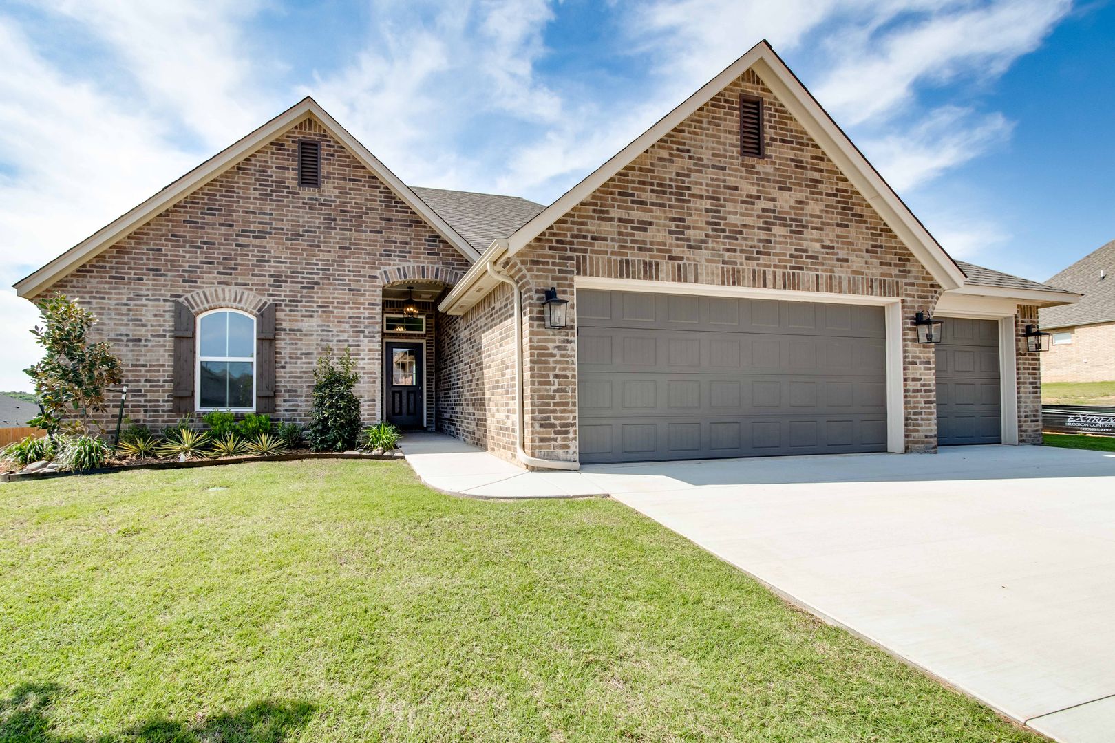 Edmond House: 6024 Frankie Lynn Lane
