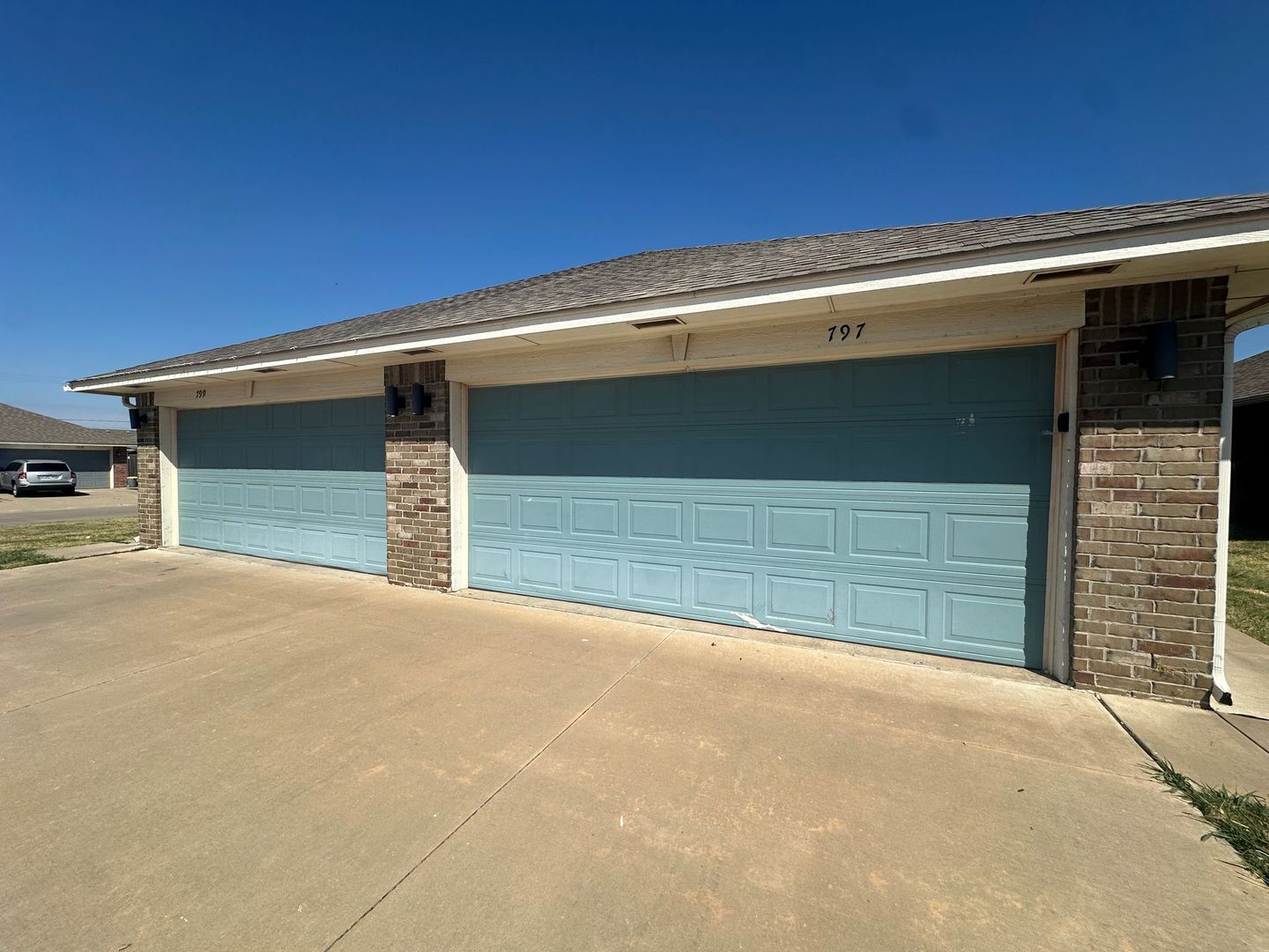 Moore House: 797 SW 13th St