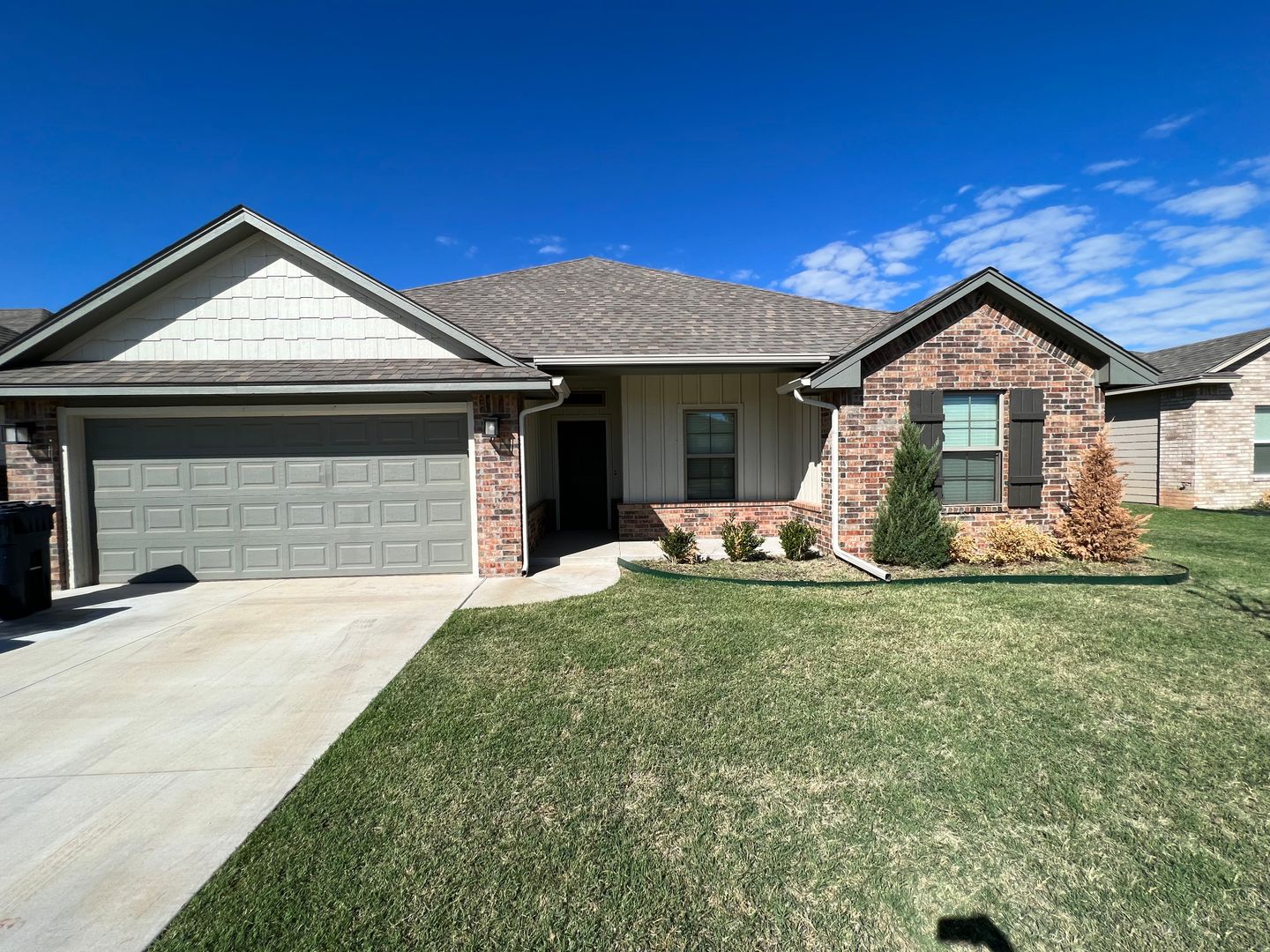 Yukon House: 1925 Sara Vista Dr