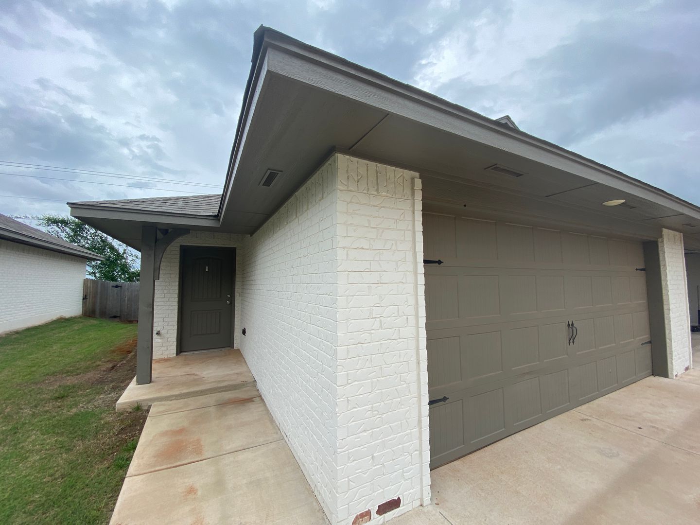 Oklahoma House: 11418 N Lincoln Blvd