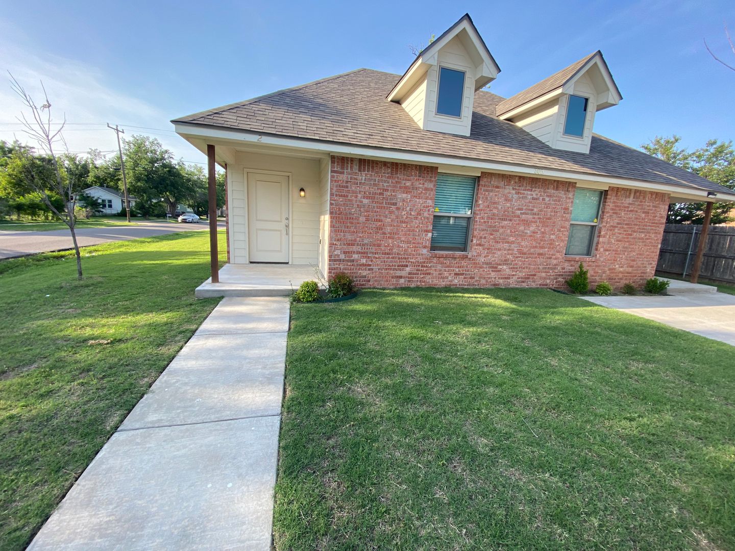 Norman House: 303 E Himes St Unit 2