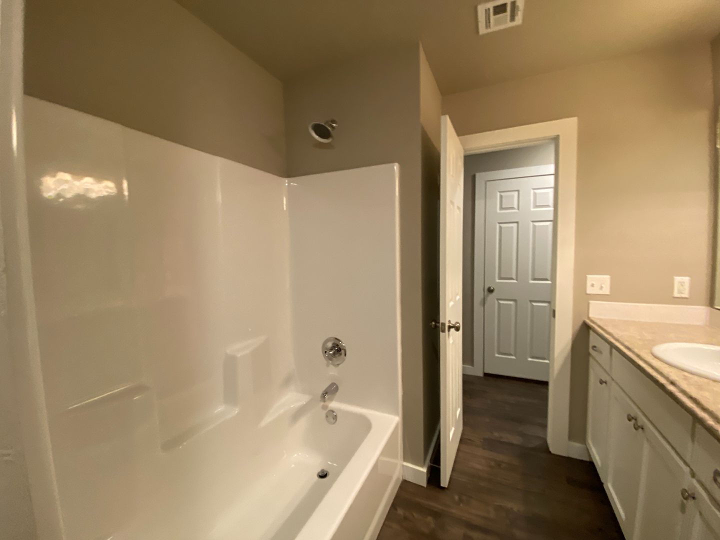 Moore House: 1503 MacAlpine Ste