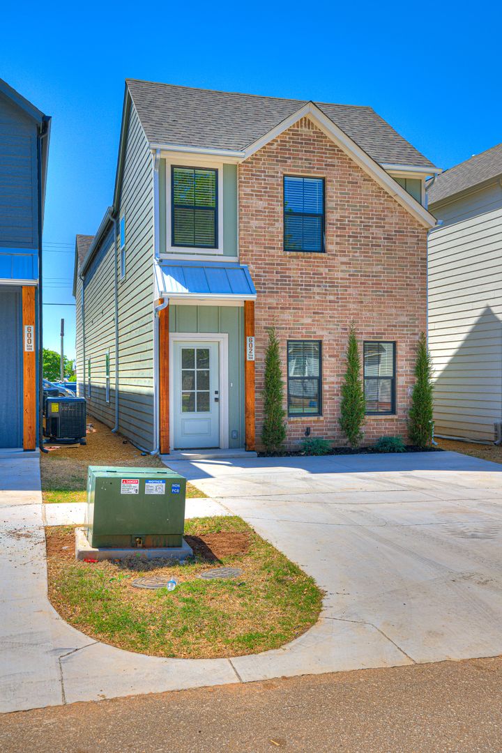 Edmond House: 612 W. 2nd Street Suite 100