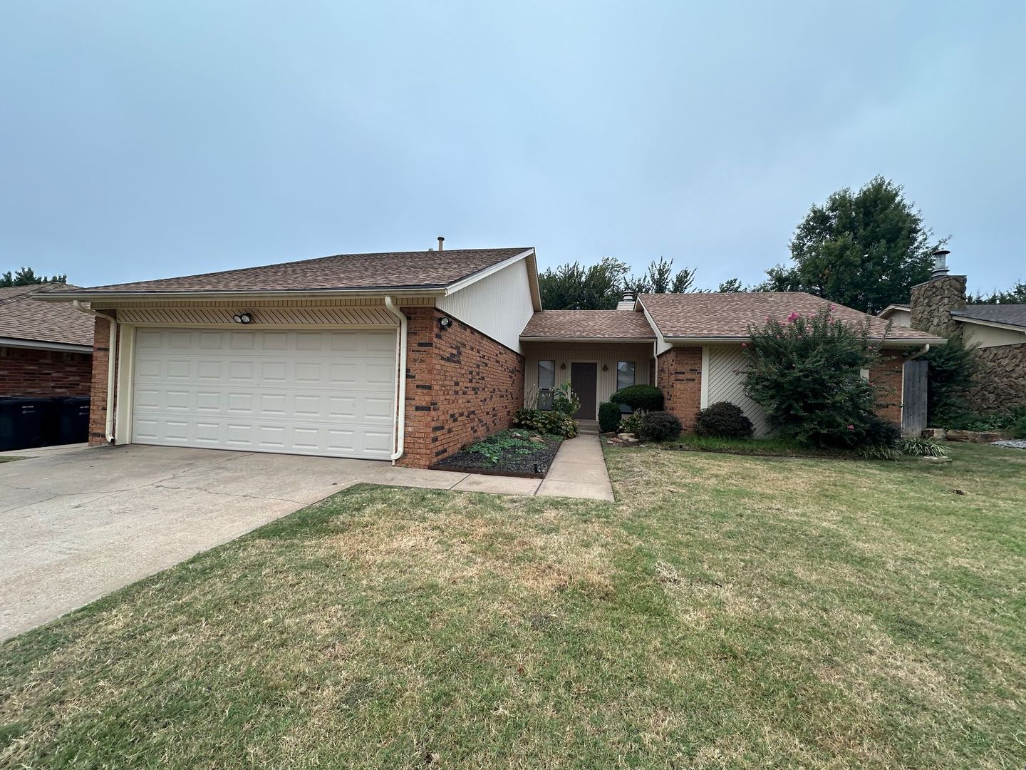 Edmond House: 13613 Pin Oak