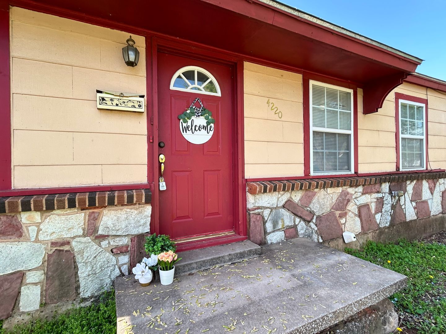 Del City House: 4220 SE 25th St