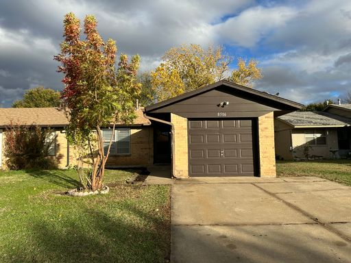 Great 3 bed 1 bath duplex minutes from OCCC! – photo 1