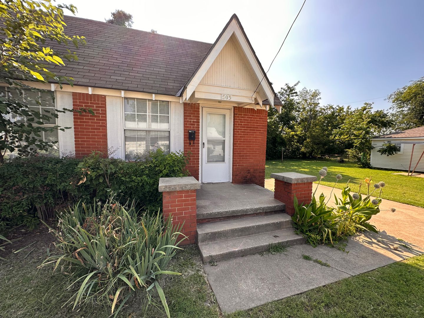 Edmond House: 503 N Baumann Ave