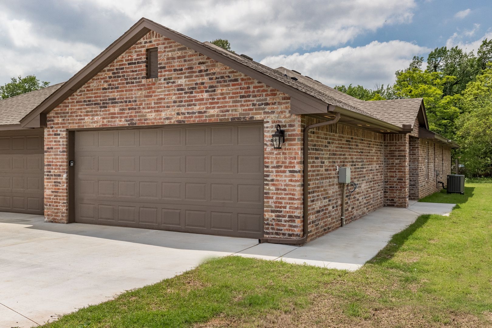 Edmond House: 421 Chalk Hill Court