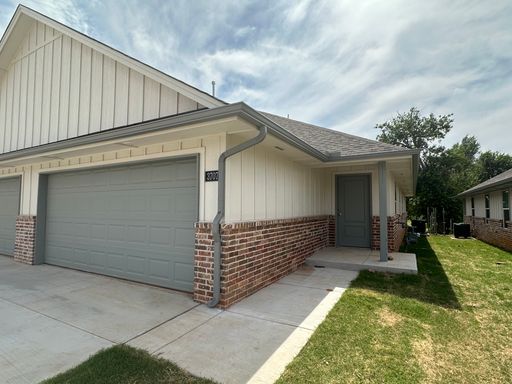 3 Bedroom 2 Bathroom Duplex in the Heart of Bethany!!! – photo 1