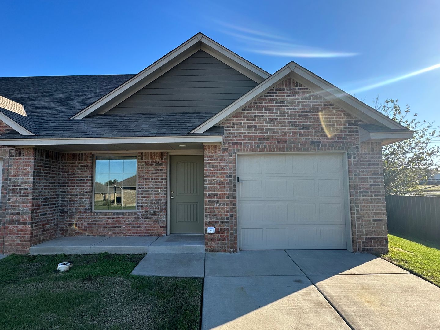 Del City House: 4600 Loch Ln
