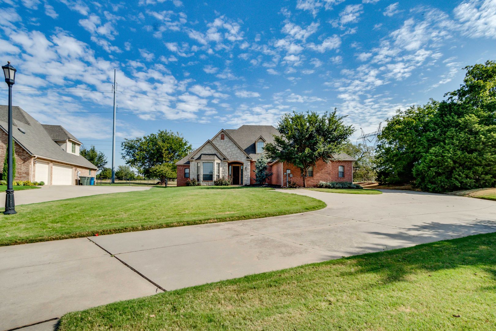 Edmond House: 3341 Heritage Green Circle