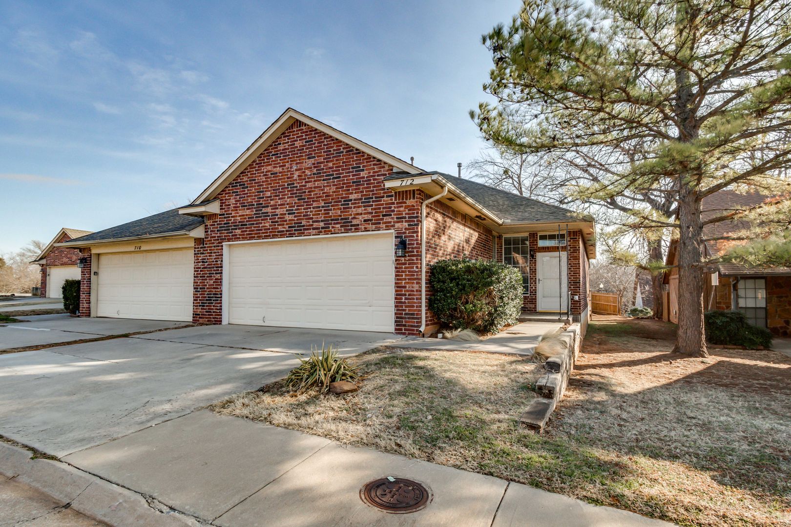Edmond House: 712 Rockridge Circle