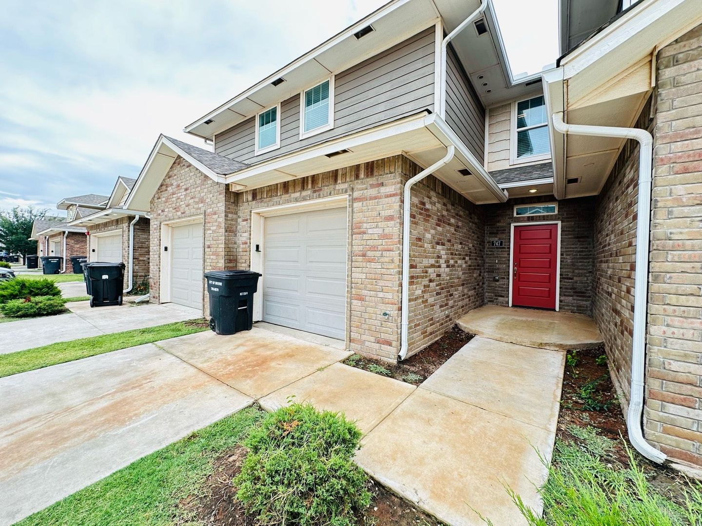 Moore House: 747 SW 14th St