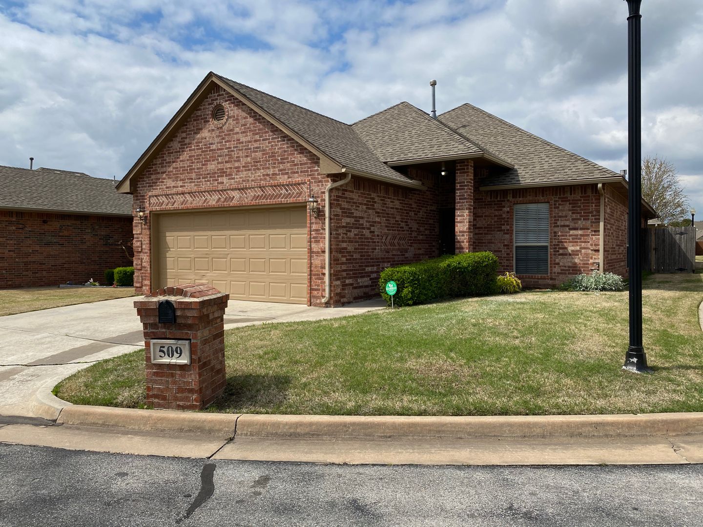 Moore House: 509 SW 124th Place