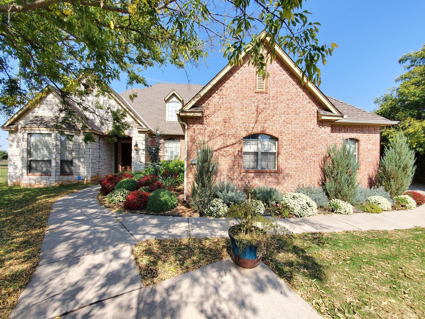 Edmond House: 3341 Heritage Green Circle