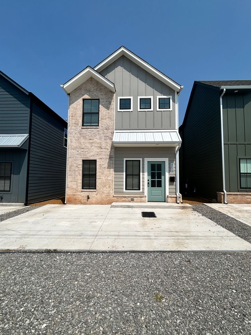 Edmond House: 608 W. 2nd Street Suite 110