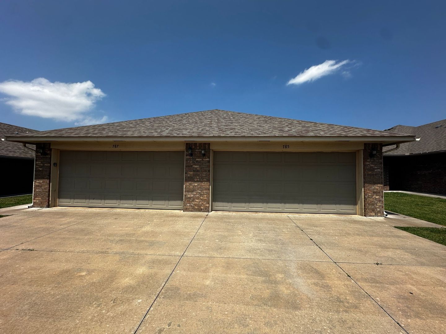 Moore House: 785 SW 13th St