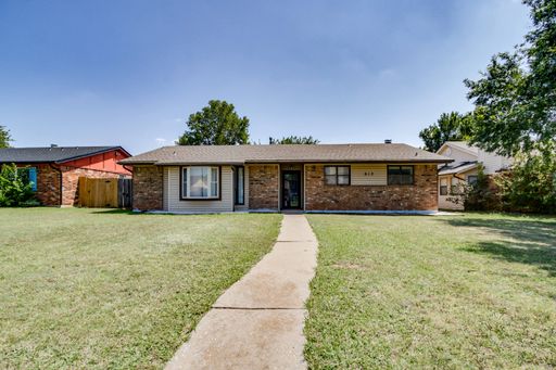 3 Bed 2 Bath 2 Car Garage Edmond Schools!I – photo 1