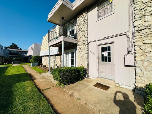2 bedrooms 1.5 bathrooms at Cedar Lake Estates – photo 1