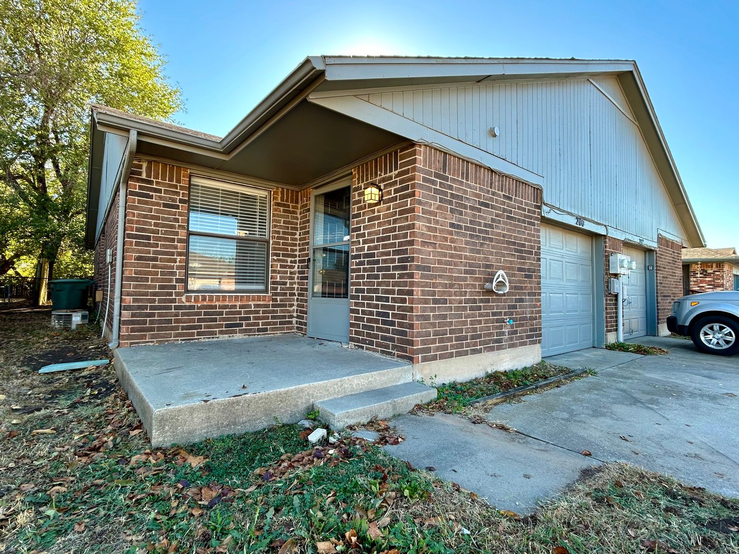 Edmond House: 200 Barrett Place