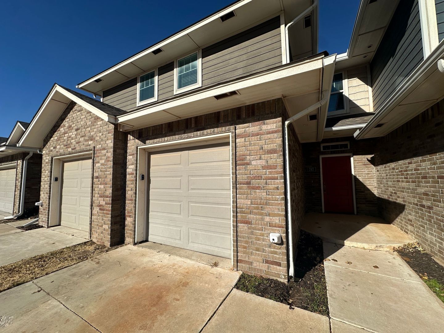 Moore House: 747 SW 14th St