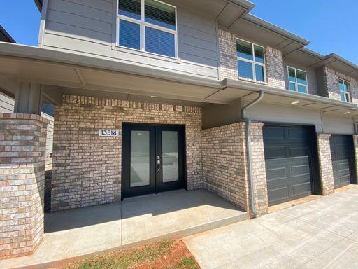Hughe 3 Bed 2.5 Bath Duplex Includes Office Space – photo 1