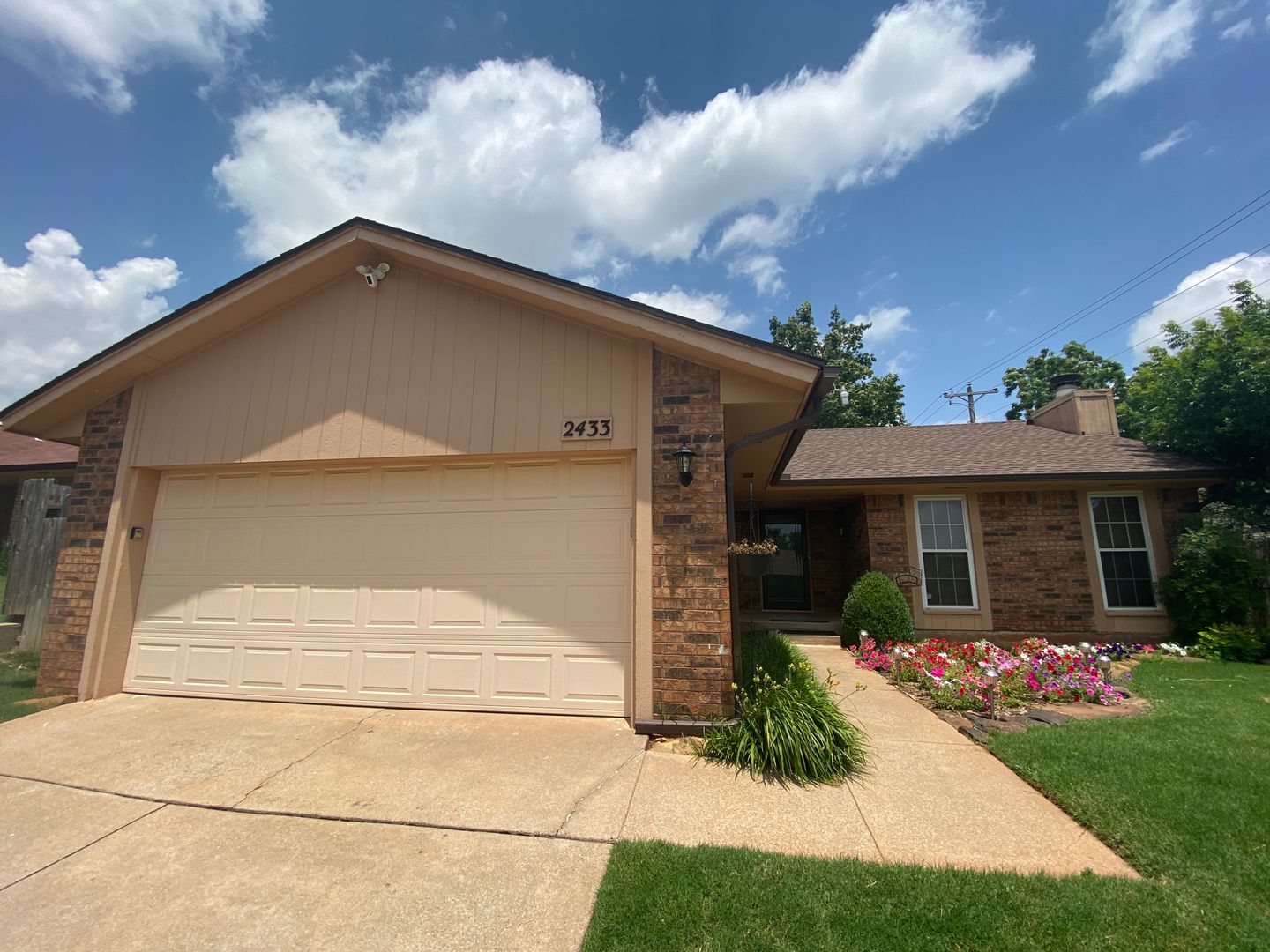 Edmond House: 2433 Shady Tree Ln