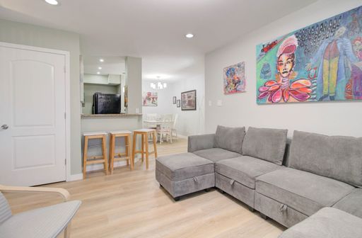 Furnished 2 Bed 2 Bath Central Phoenix Condo with Community Pool/Spa (Short Term or Long Term Rental) – photo 1